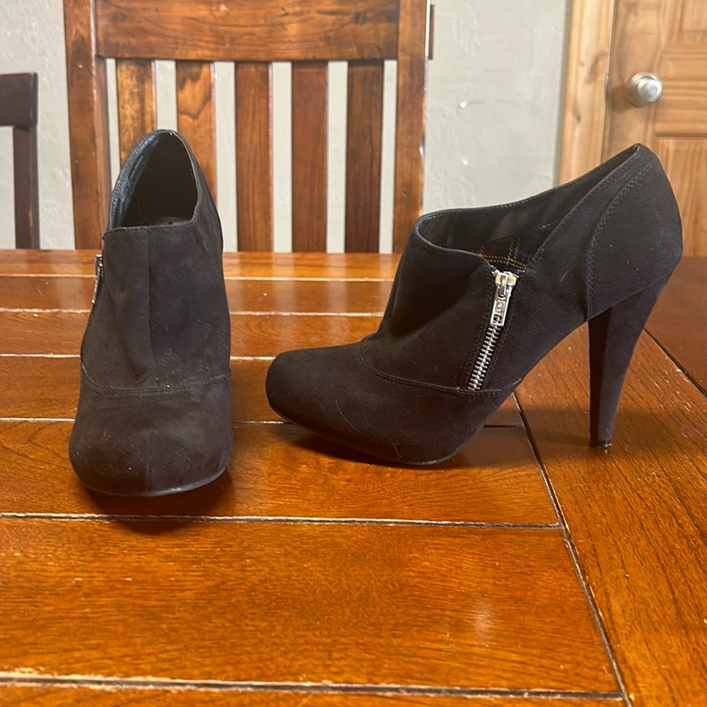 Ignite- Fergalicious by Fergie Black Bootie Heel